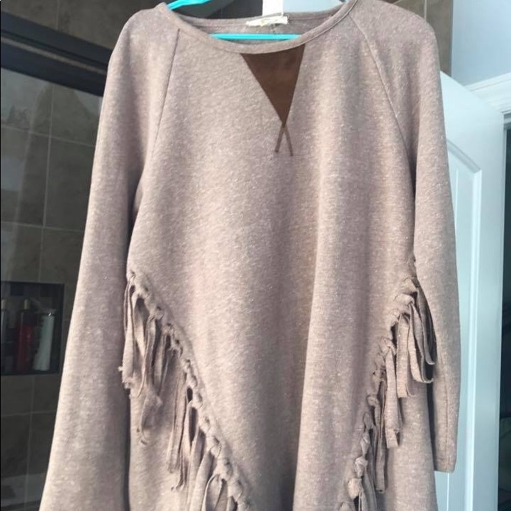 Tassel long sleeve shirt by Entro